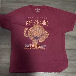 UO Def Leppard Oversized Tee